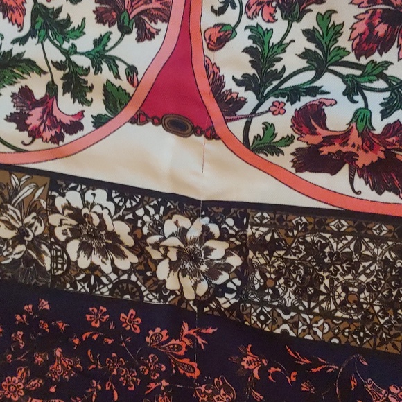 Floral square scarve - Picture 4 of 9